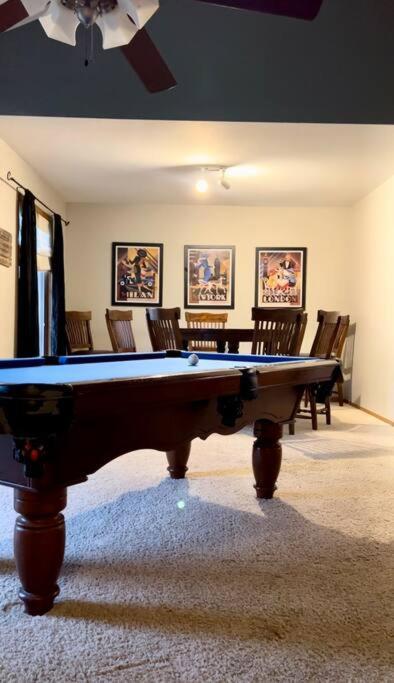 Hot Tub-Pool Table-Fire Pit! Great Hang Out Place! Villa Wichita Exterior photo