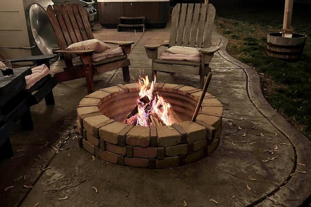 Hot Tub-Pool Table-Fire Pit! Great Hang Out Place! Villa Wichita Exterior photo