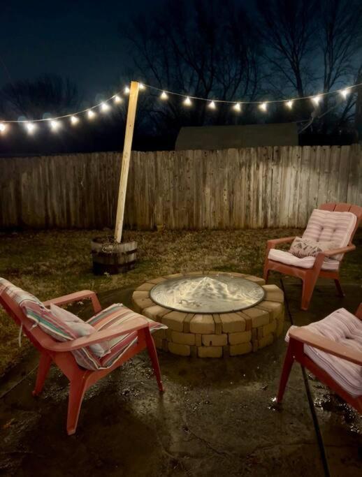 Hot Tub-Pool Table-Fire Pit! Great Hang Out Place! Villa Wichita Exterior photo