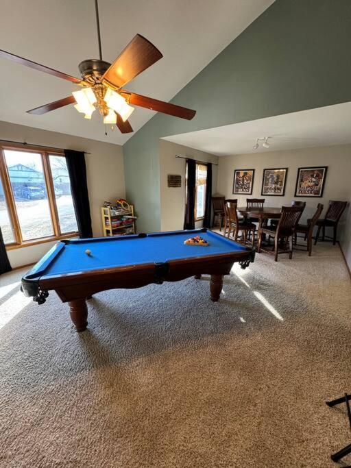 Hot Tub-Pool Table-Fire Pit! Great Hang Out Place! Villa Wichita Exterior photo