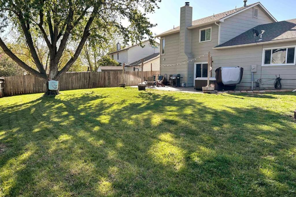 Hot Tub-Pool Table-Fire Pit! Great Hang Out Place! Villa Wichita Exterior photo