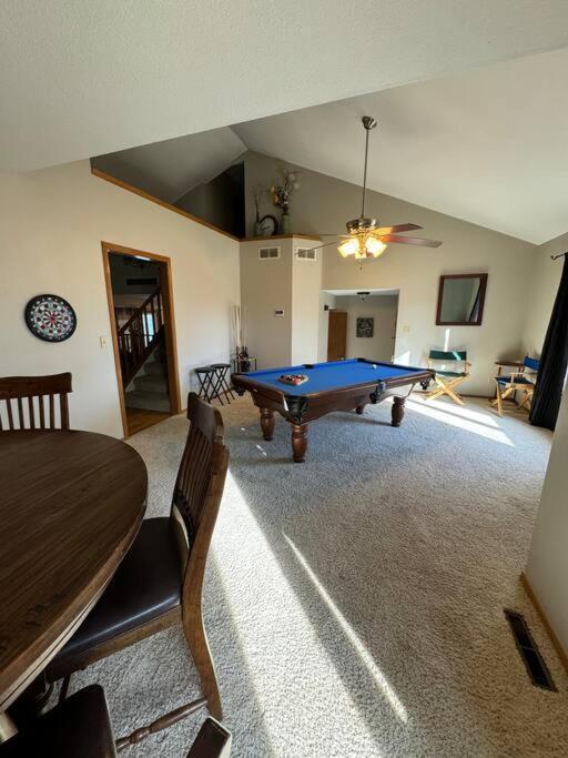 Hot Tub-Pool Table-Fire Pit! Great Hang Out Place! Villa Wichita Exterior photo